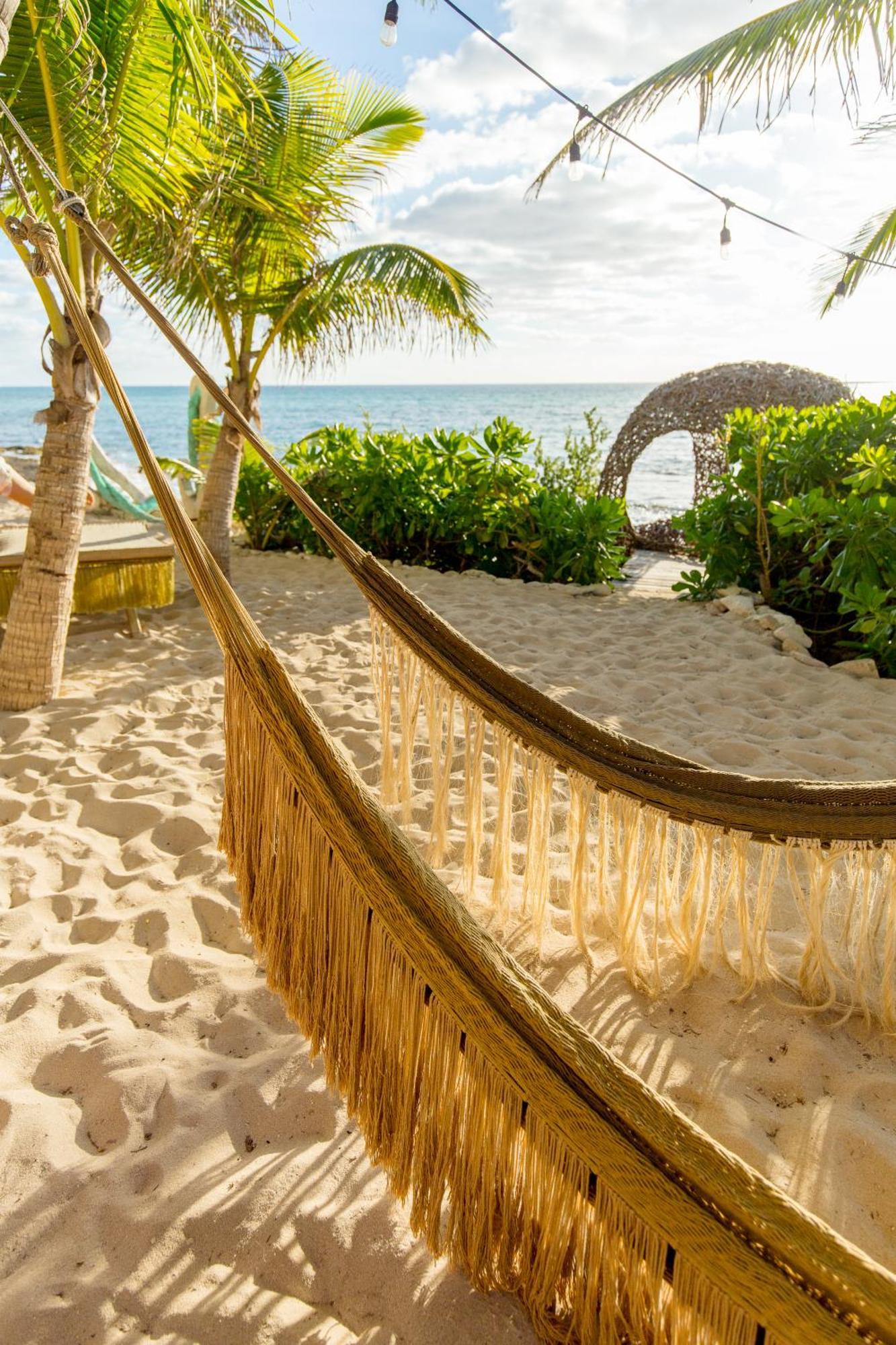 Angelina 28 Beachfront And Family Apartments - Modern And Relaxing Long Stays - 20 Min From Cancun Airport Puerto Morelos Exterior photo